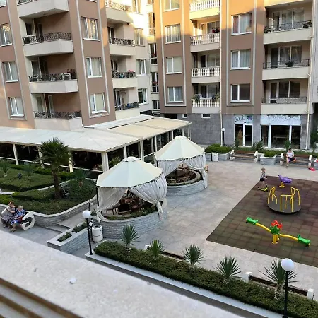 Просторная Квартира, В Комплексе С Бассейном